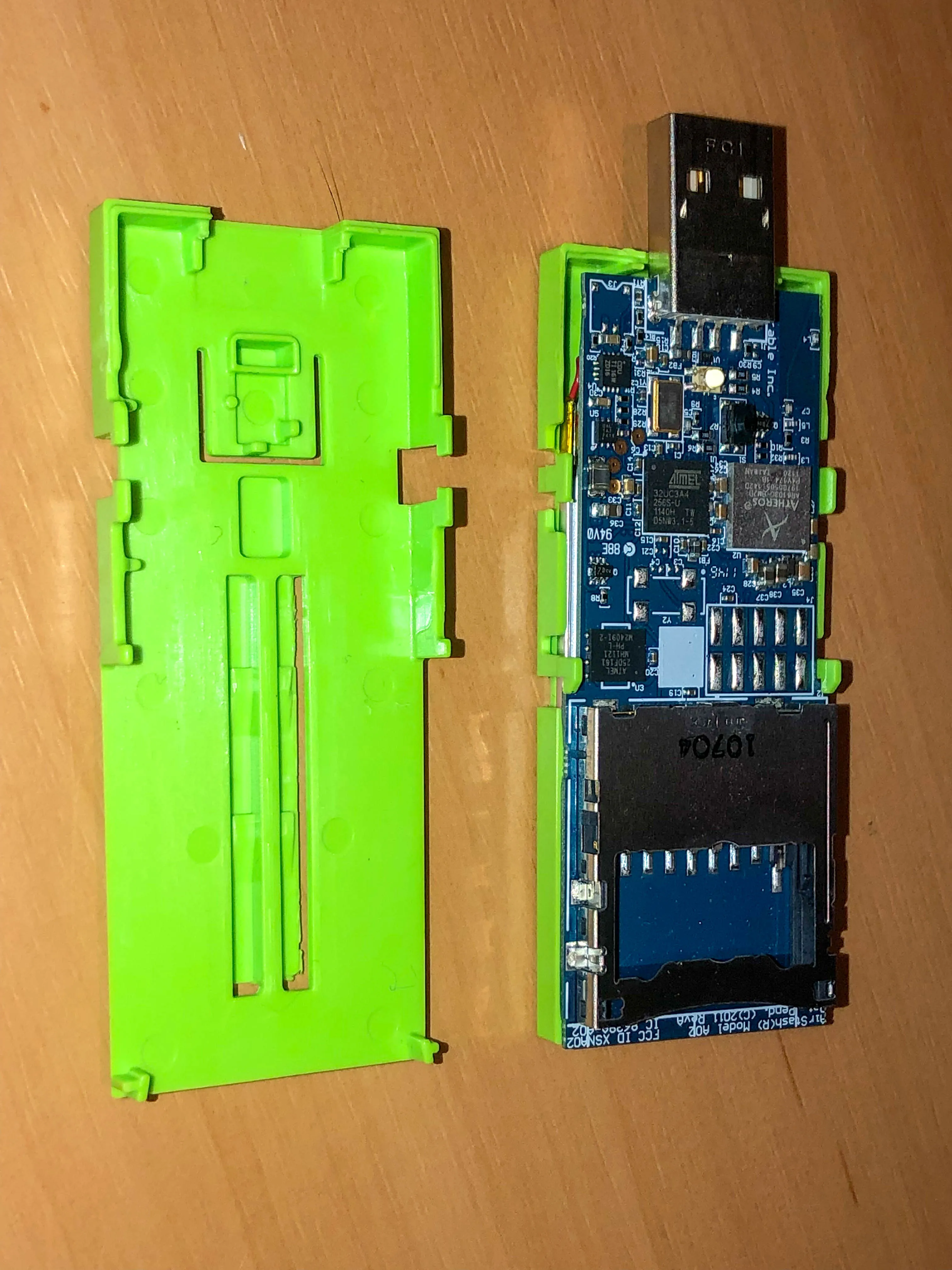 Maxell Airstash A02 Teardown Open Disassembly Repair Disassembled inner case